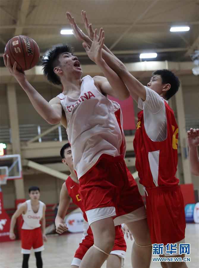 （体育）（2）篮球——中国青年男篮对抗赛：U17胜U18
