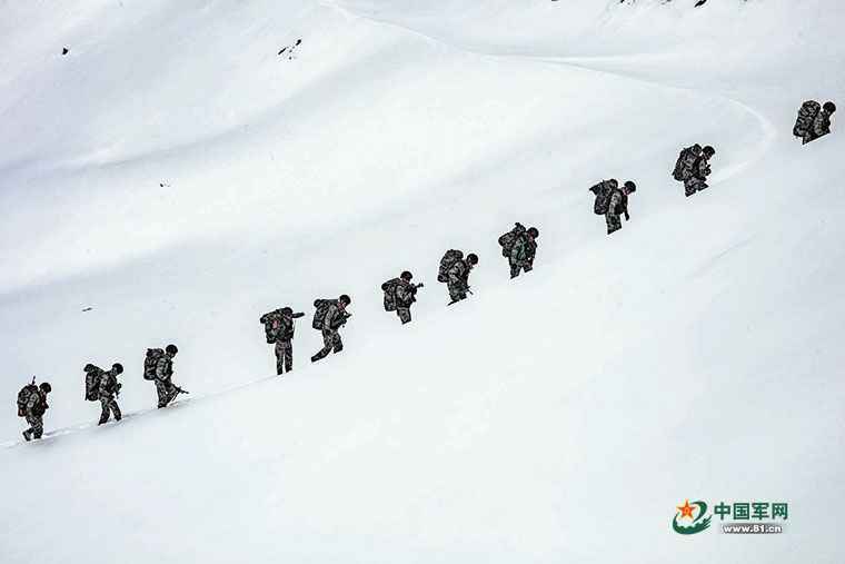 征战海拔6000米！西藏军区组织官兵开展登山训练强体能练技能