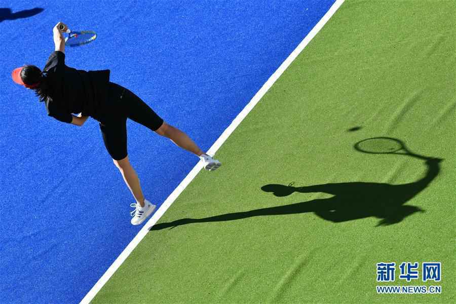 （体育）（3）网球——2020中网巅峰挑战赛在拉萨挥拍