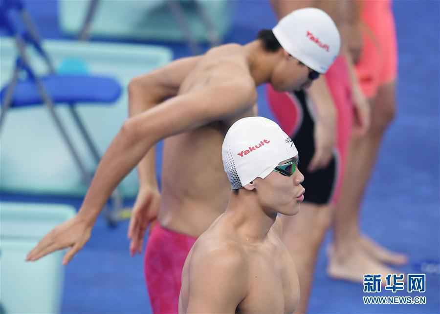（体育）（3）游泳——全国冠军赛：余贺新获得男子100米自由泳预赛第一名