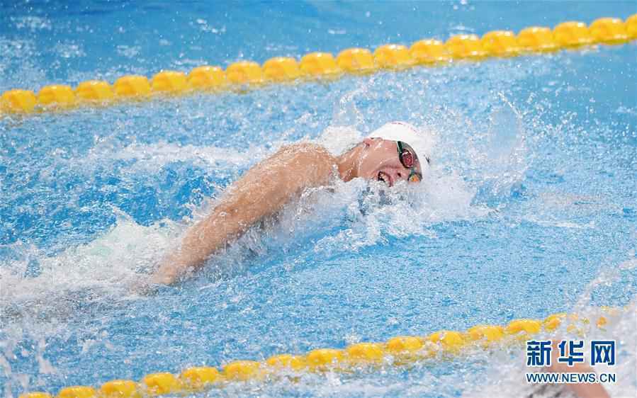 （体育）（5）游泳——全国冠军赛：余贺新获得男子100米自由泳预赛第一名
