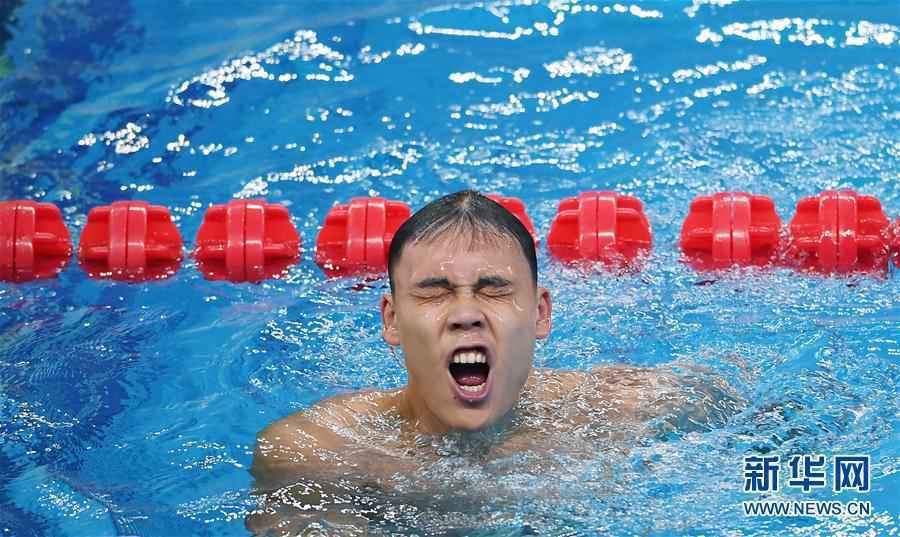 （体育）（2）游泳——全国冠军赛：余贺新获得男子100米自由泳预赛第一名