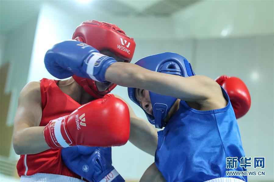 （体育）（14）拳击——全国女子锦标赛：蔡妍晋级