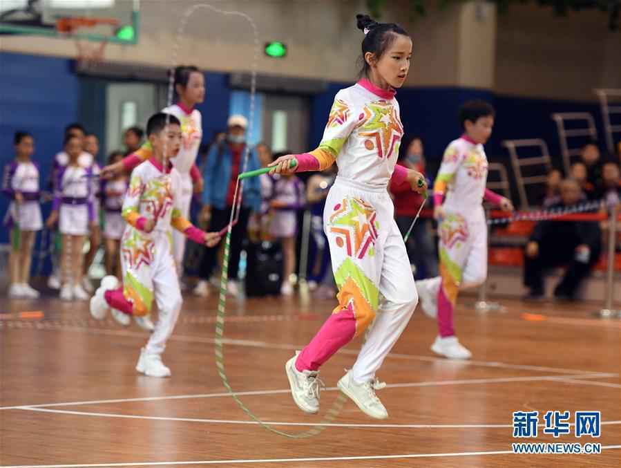 （体育）（1）全民健身——北京市中小学生民族传统体育节举行花样跳绳比赛