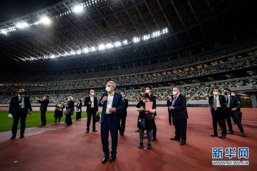 国际奥委会主席巴赫参观新国立竞技场