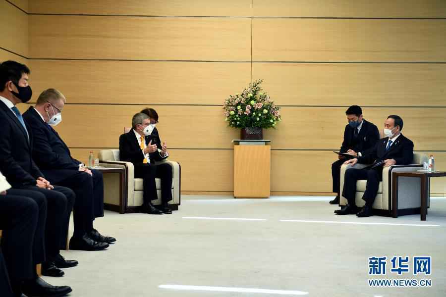 巴赫与菅义伟在东京举行会谈