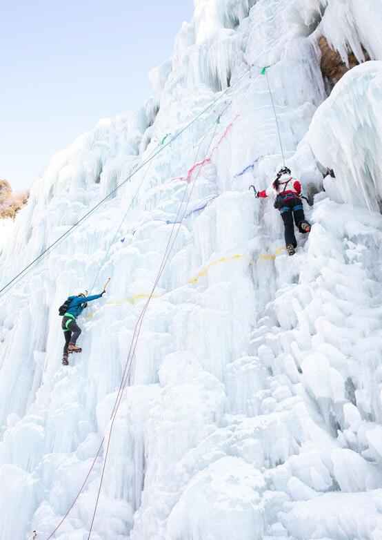 攀冰成功登顶！周韦彤挑战世界最冷极限运动