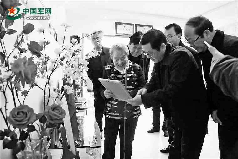 社会各界人士走访慰问全国“最美退役军人”王昌群