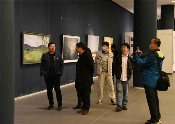 《全国太行山主题绘画与文献研究展》巡回展第四站在天津美术馆开幕
