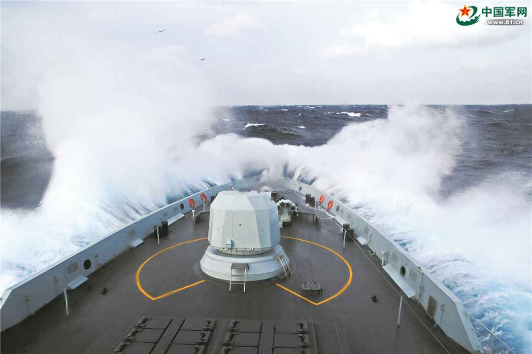 战舰蹈海，云飞浪卷，大图直击海军某驱逐舰支队实战化演练