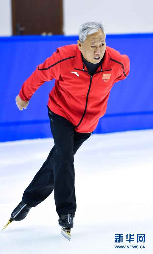 走近冬奥 | 41年前，他成为中国第一位冬奥旗手