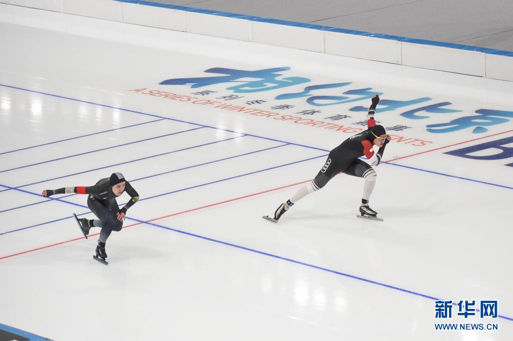 “相约北京”冰上测试活动速滑比赛在“冰丝带”鸣枪起跑