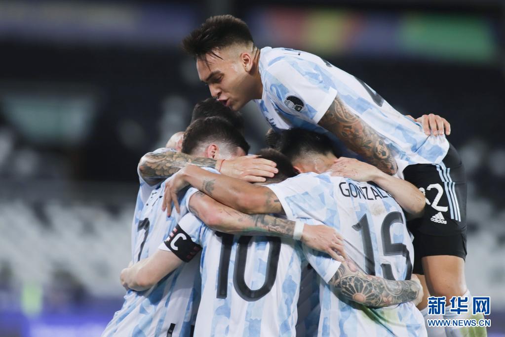 美洲杯小组赛：阿根廷平智利