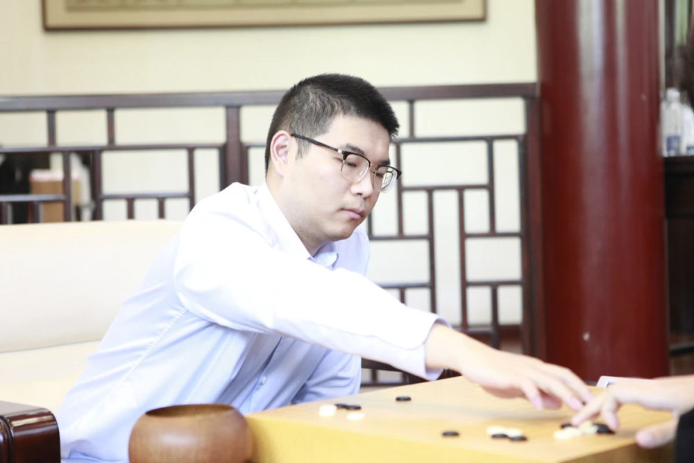  中国围棋天元赛芈昱廷卫冕成功